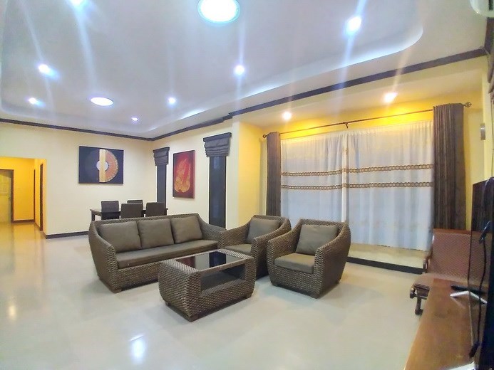 House for rent East Pattaya showing the living and dining areas 