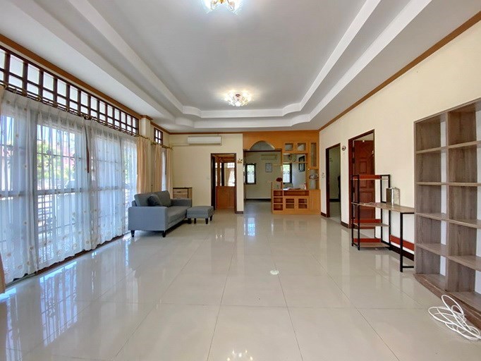 House for rent East Pattaya showing the living area 