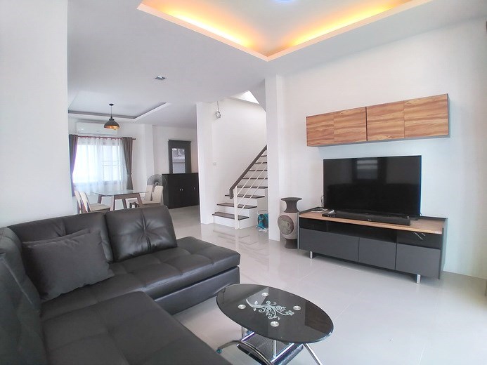 House for rent East Pattaya showing the living area 