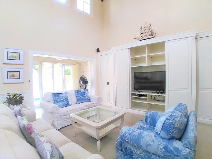 House for rent East Pattaya showing the living area House for rent East Pattaya showing the living area