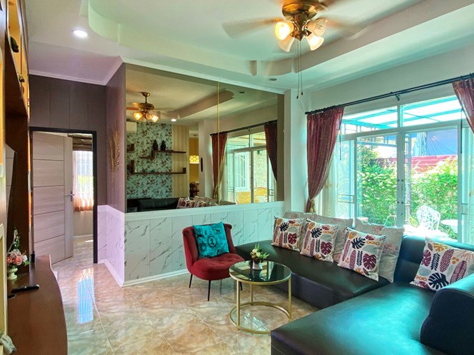 House for rent East Pattaya showing the living area and outside terrace 