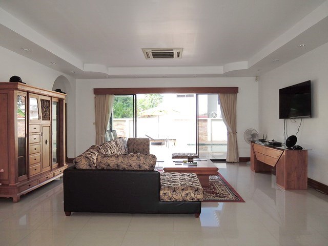 House for rent East Pattaya showing the living room