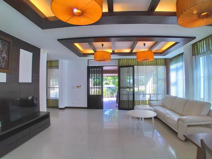 House for rent East Pattaya showing the living area