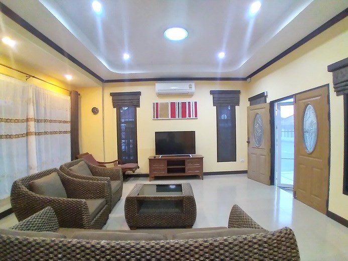 House for rent East Pattaya showing the living room 