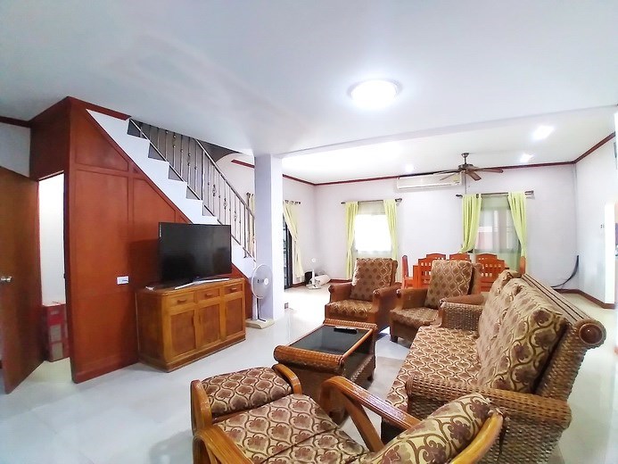 House for rent South Pattaya showing the living room House for rent South Pattaya showing the living room