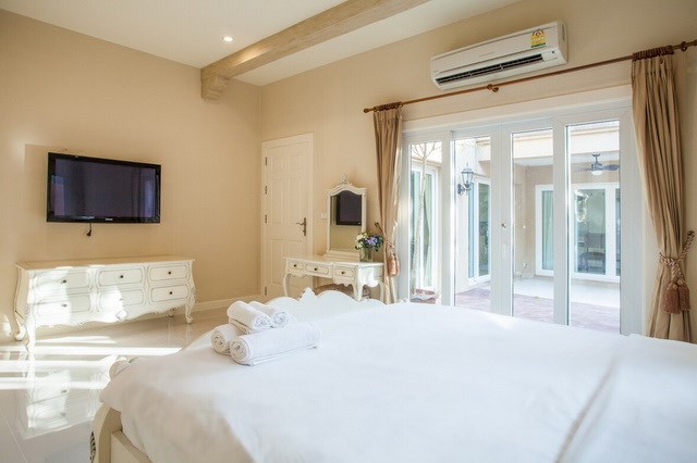 House for rent East Pattaya showing the master bedroom House for rent East Pattaya showing the master bedroom