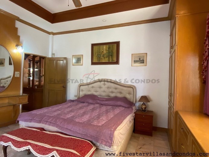 House for rent East Pattaya showing the master bedroom House for rent East Pattaya showing the master bedroom