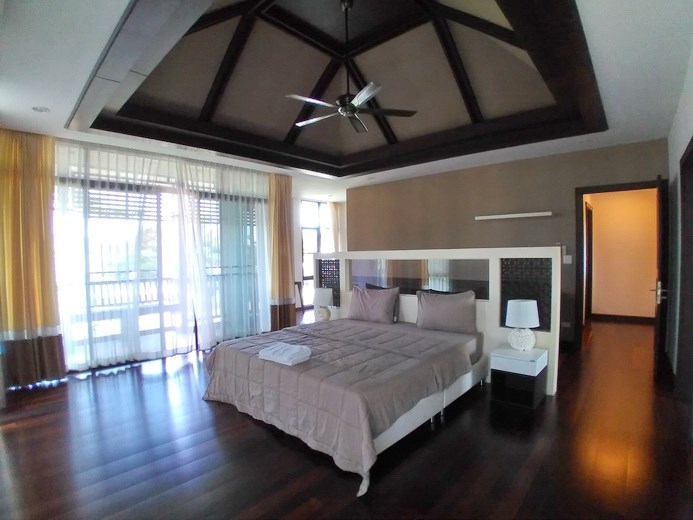 House for rent East Pattaya showing the master bedroom House for rent East Pattaya showing the master bedroom