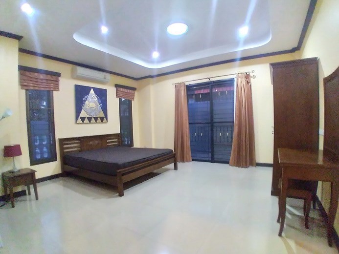 House for rent East Pattaya showing the master bedroom 