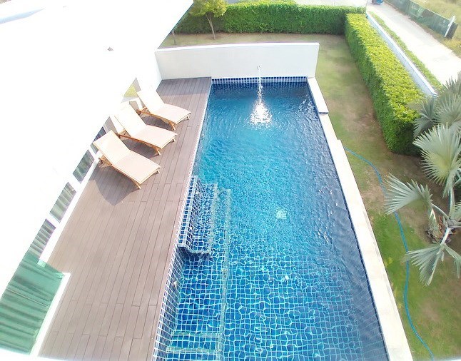House for rent East Pattaya showing the master bedroom pool view 