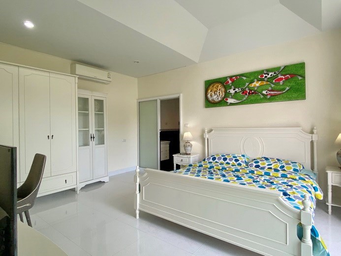 House for rent East Pattaya showing the master bedroom 