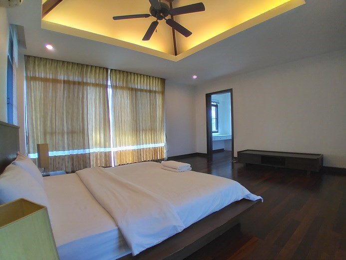 House for rent East Pattaya showing the master bedroom