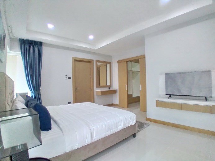 House for rent East Pattaya showing the master bedroom suite 