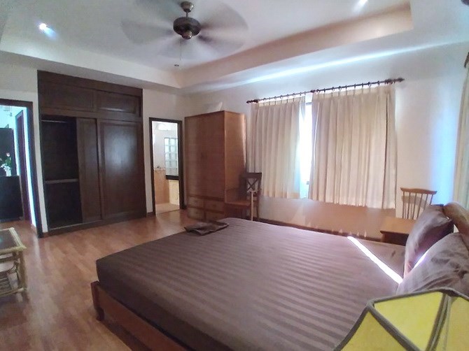 House for rent East Pattaya showing the master bedroom suite 