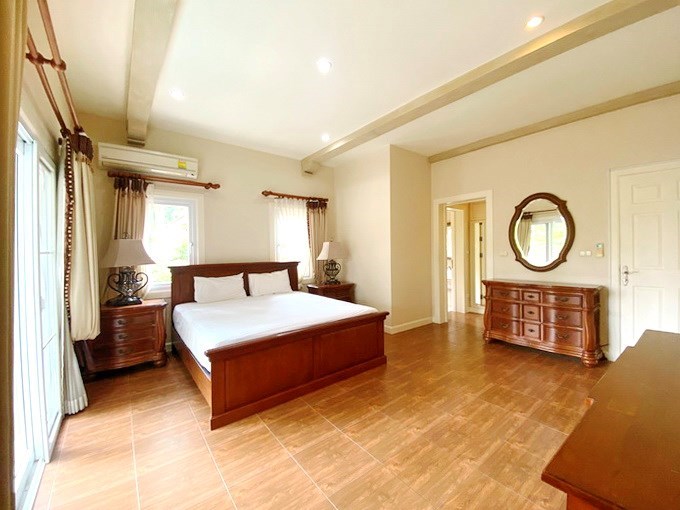 House for rent East Pattaya showing the master bedroom suite 