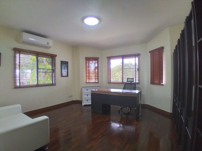 House for rent East Pattaya showing the office 