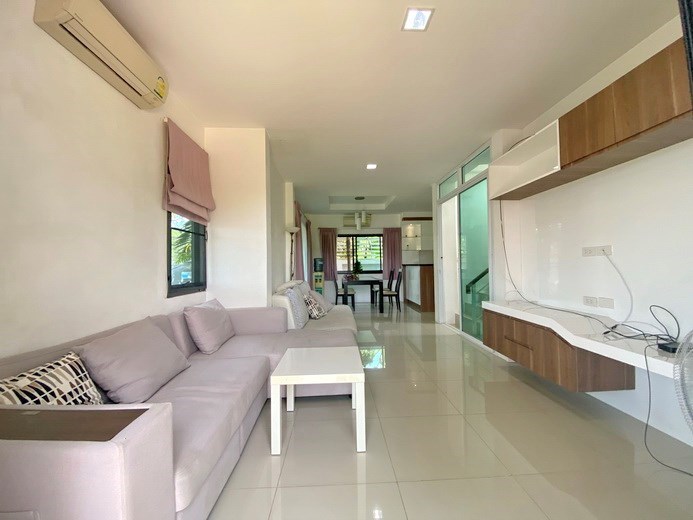 House for rent East Pattaya showing the open plan living area 