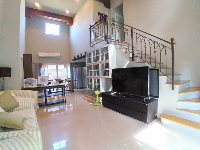 House for rent East Pattaya showing the open plan living area House for rent East Pattaya showing the open plan living area