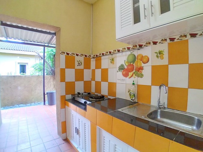 House for rent East Pattaya showing the outside Thai kitchen House for rent East Pattaya showing the outside Thai kitchen