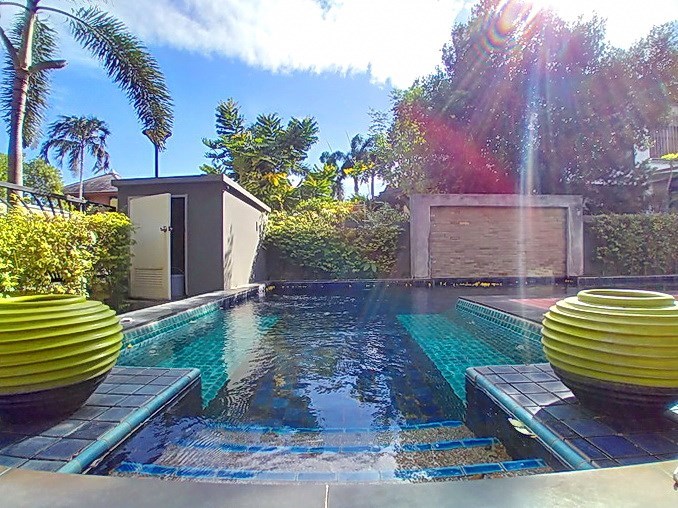House for rent East Pattaya showing the private swimming pool