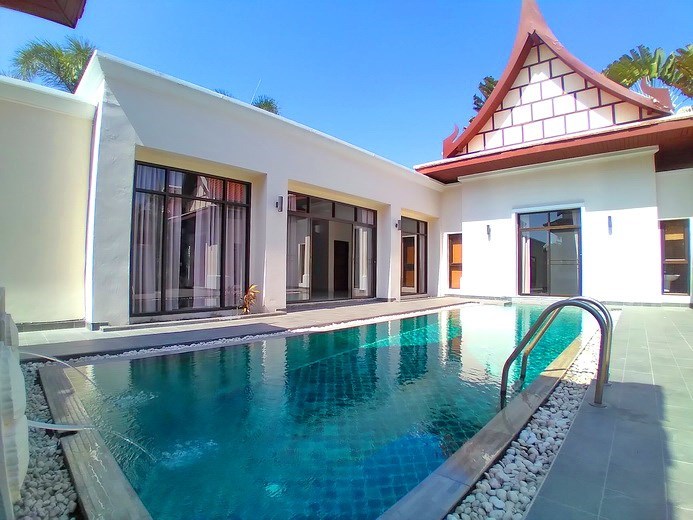 House for rent East Pattaya showing the house and pool House for rent East Pattaya showing the house and pool