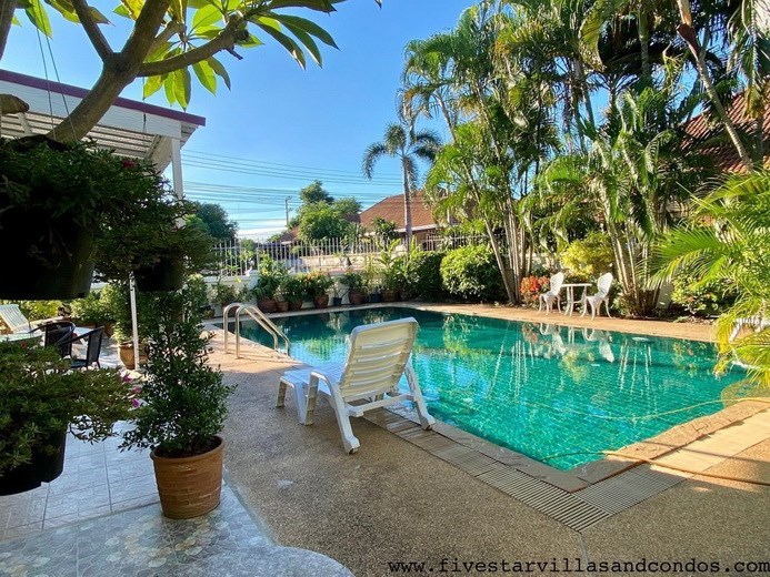 House for rent East Pattaya showing the pool and terrace House for rent East Pattaya showing the pool and terrace