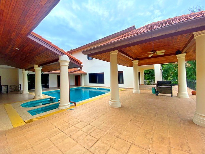 House for rent East Pattaya showing the poolside terrace and sala   