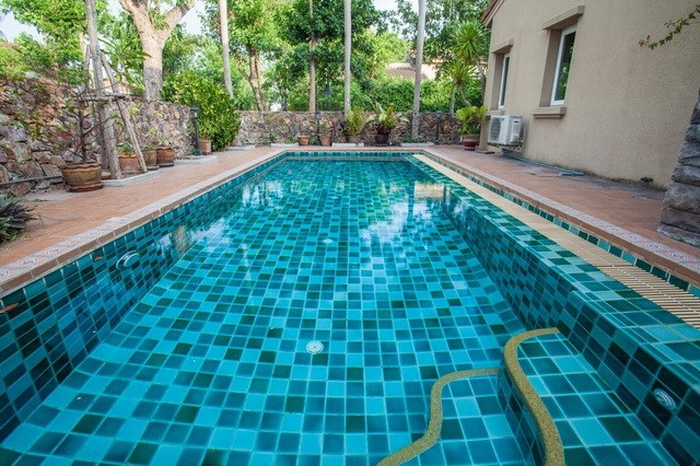 House for rent East Pattaya showing the terrace and pool