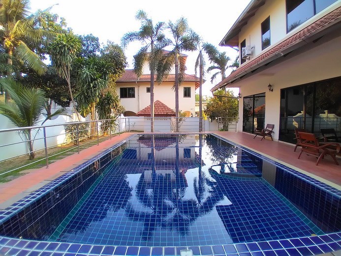 House for rent East Pattaya showing the private pool 