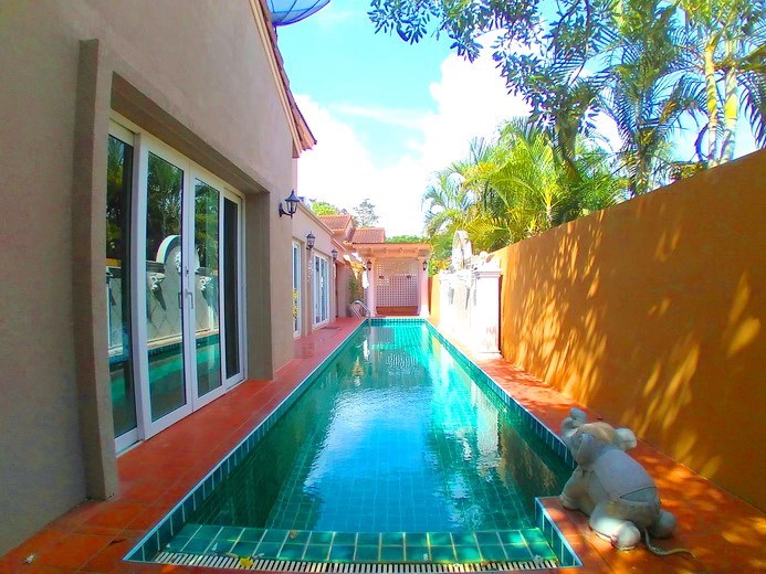 House for rent East Pattaya showing the private pool 