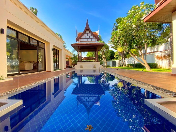 House for rent East Pattaya showing the private pool  