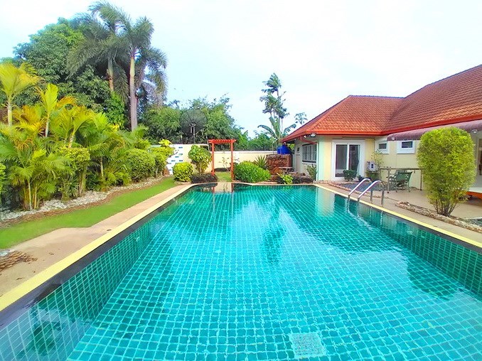 House for rent East Pattaya showing the private pool 