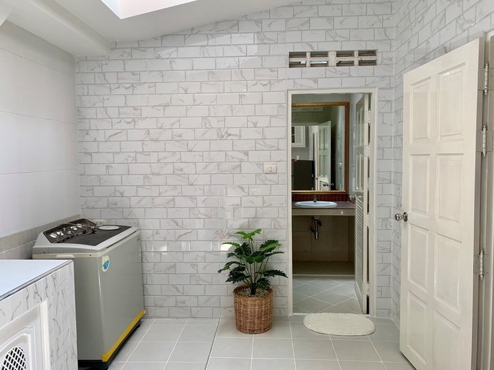 House for rent East Pattaya showing the utility area and second bathroom House for rent East Pattaya showing the utility area and second bathroom