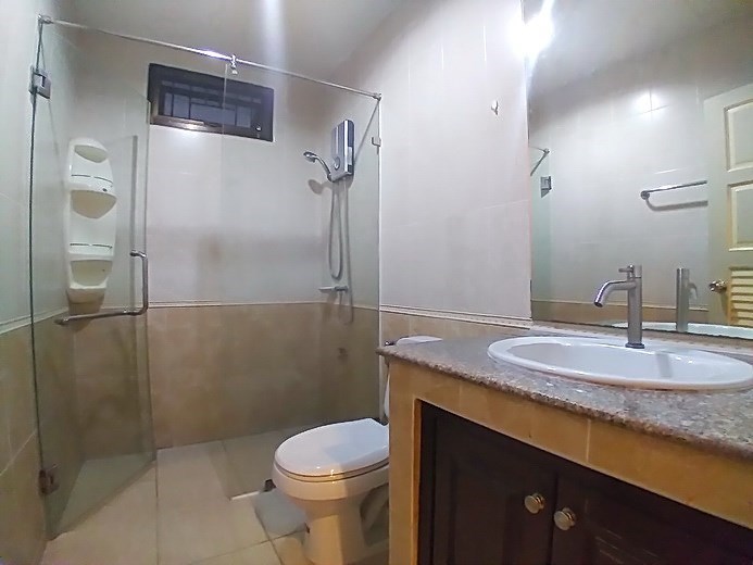 House for rent East Pattaya showing the second bathroom 