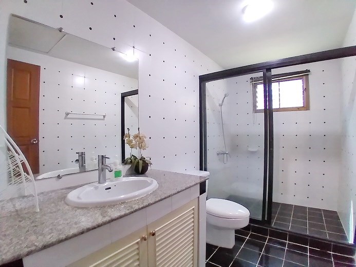 House for rent East Pattaya showing the second bathroom