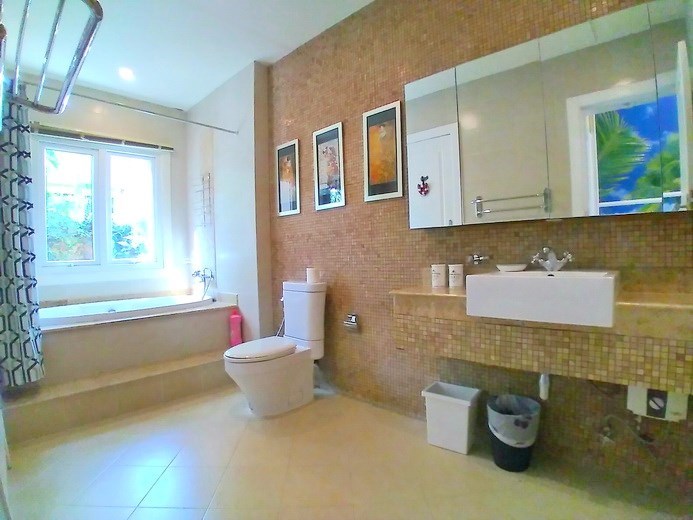 House for rent East Pattaya showing the second bathroom 