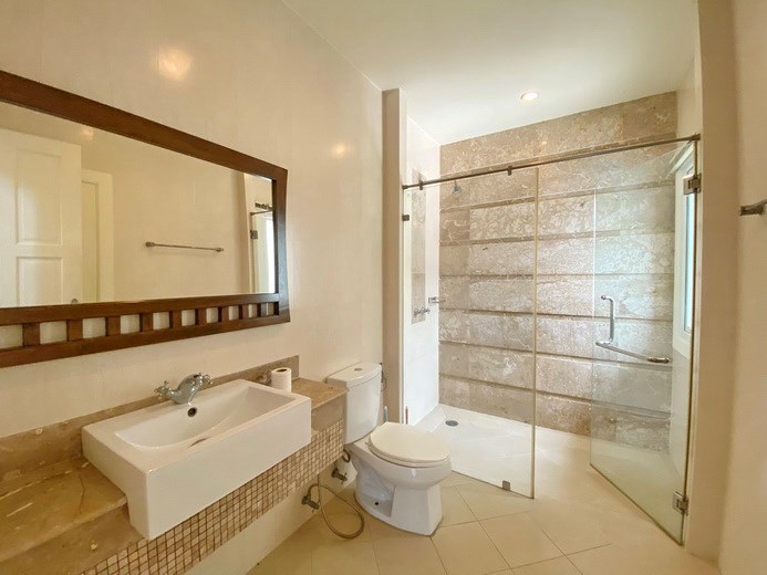 House for rent East Pattaya showing the second bathroom 