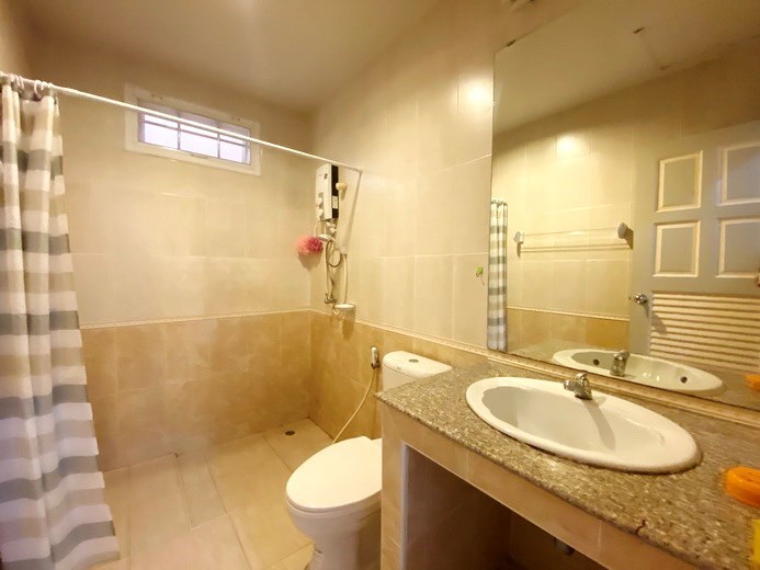 House for rent East Pattaya showing the second bathroom 