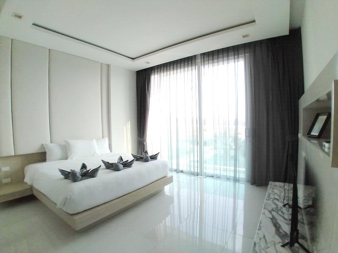 House for rent East Pattaya showing the second bedroom and balcony