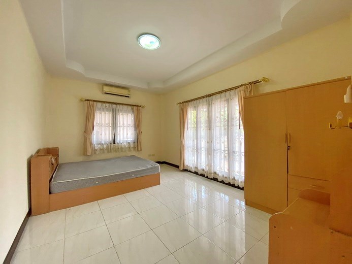 House for rent East Pattaya showing the second bedroom and furniture 