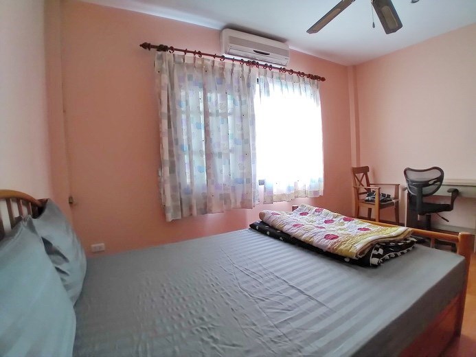 House for rent East Pattaya showing the second bedroom with office area 