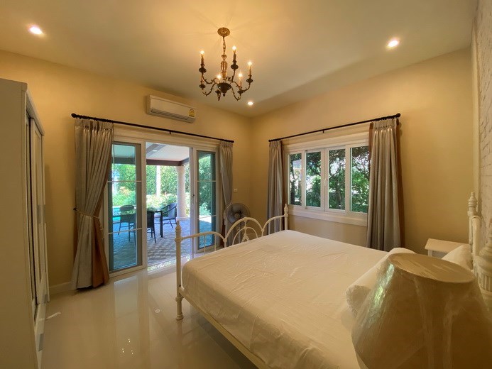 House for rent East Pattaya showing the second bedroom with pool view 