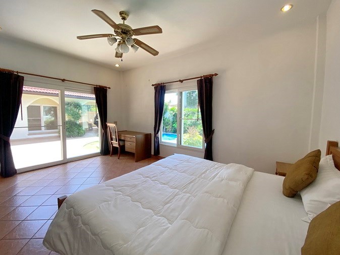 House for rent East Pattaya showing the second bedroom pool view 