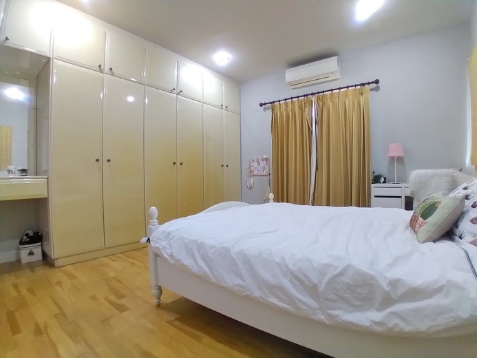 House for rent East Pattaya showing the second bedroom with built-in wardrobes House for rent East Pattaya showing the second bedroom with built-in wardrobes