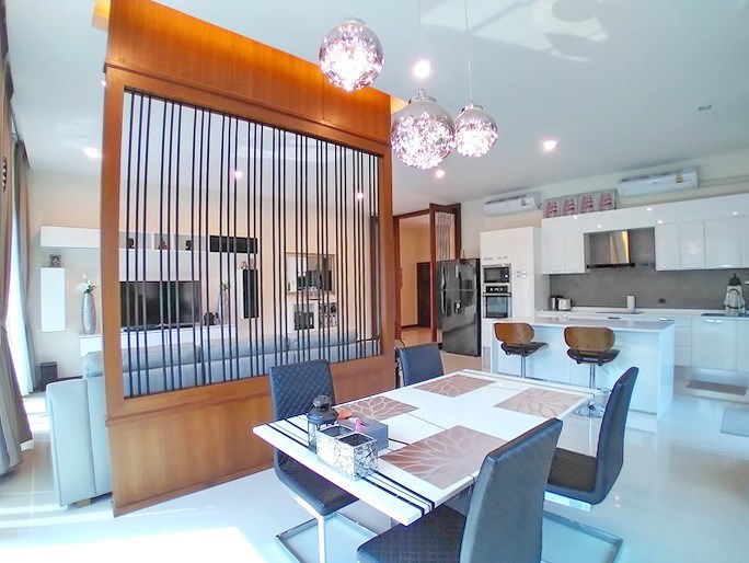 House for rent Huay Yai Pattaya showing the dining and kitchen areas House for rent Huay Yai Pattaya showing the dining and kitchen areas