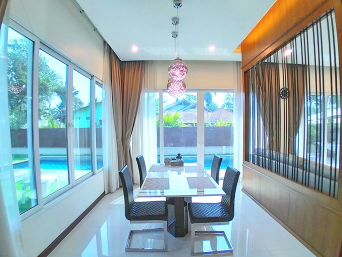 House for rent Huay Yai Pattaya showing the dining area House for rent Huay Yai Pattaya showing the dining area