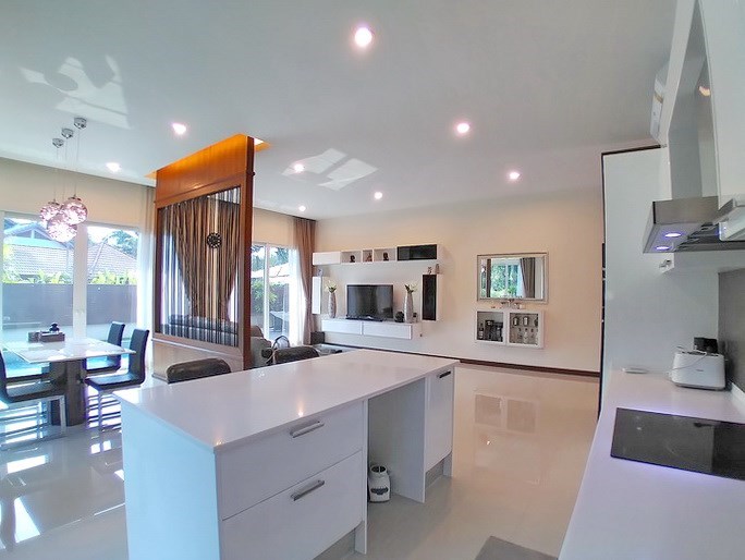 House for rent Huay Yai Pattaya showing the kitchen, dining and living areas House for rent Huay Yai Pattaya showing the kitchen, dining and living areas