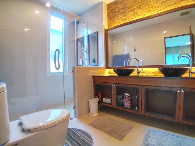 House for rent Huay Yai Pattaya showing the master bathroom House for rent Huay Yai Pattaya showing the master bathroom