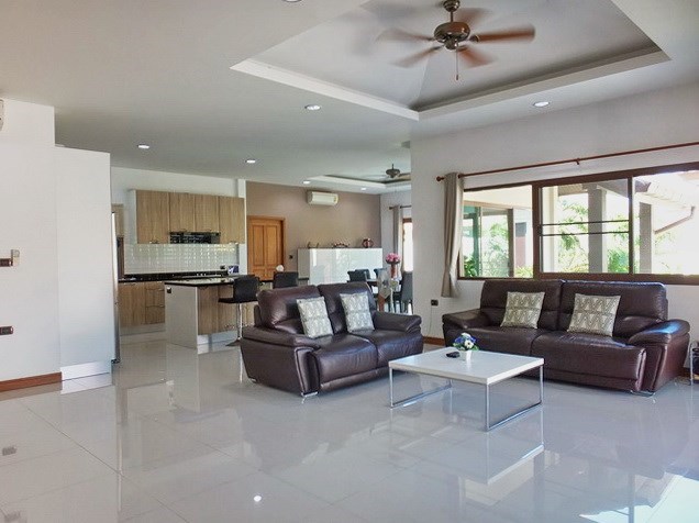 House for rent Huay Yai Pattaya showing the open plan concept 