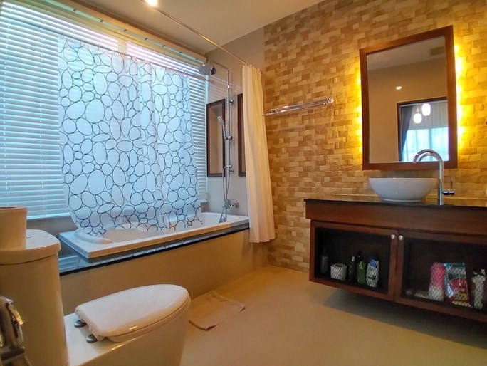 House for rent Huay Yai Pattaya showing the second bathroom  